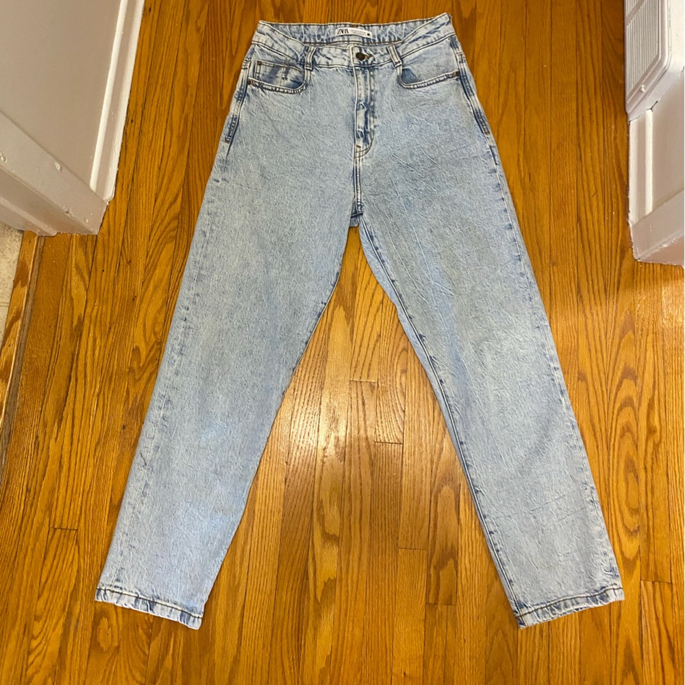 Zara white washed jeans size 8/29 mom fit jeans